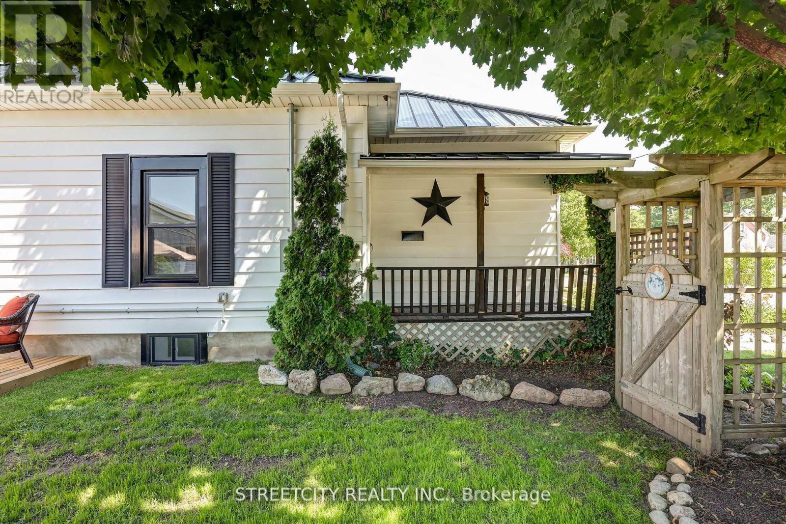 38 St. Andrew Street, Aylmer, Ontario  N5H 2N1 - Photo 3 - X12442986