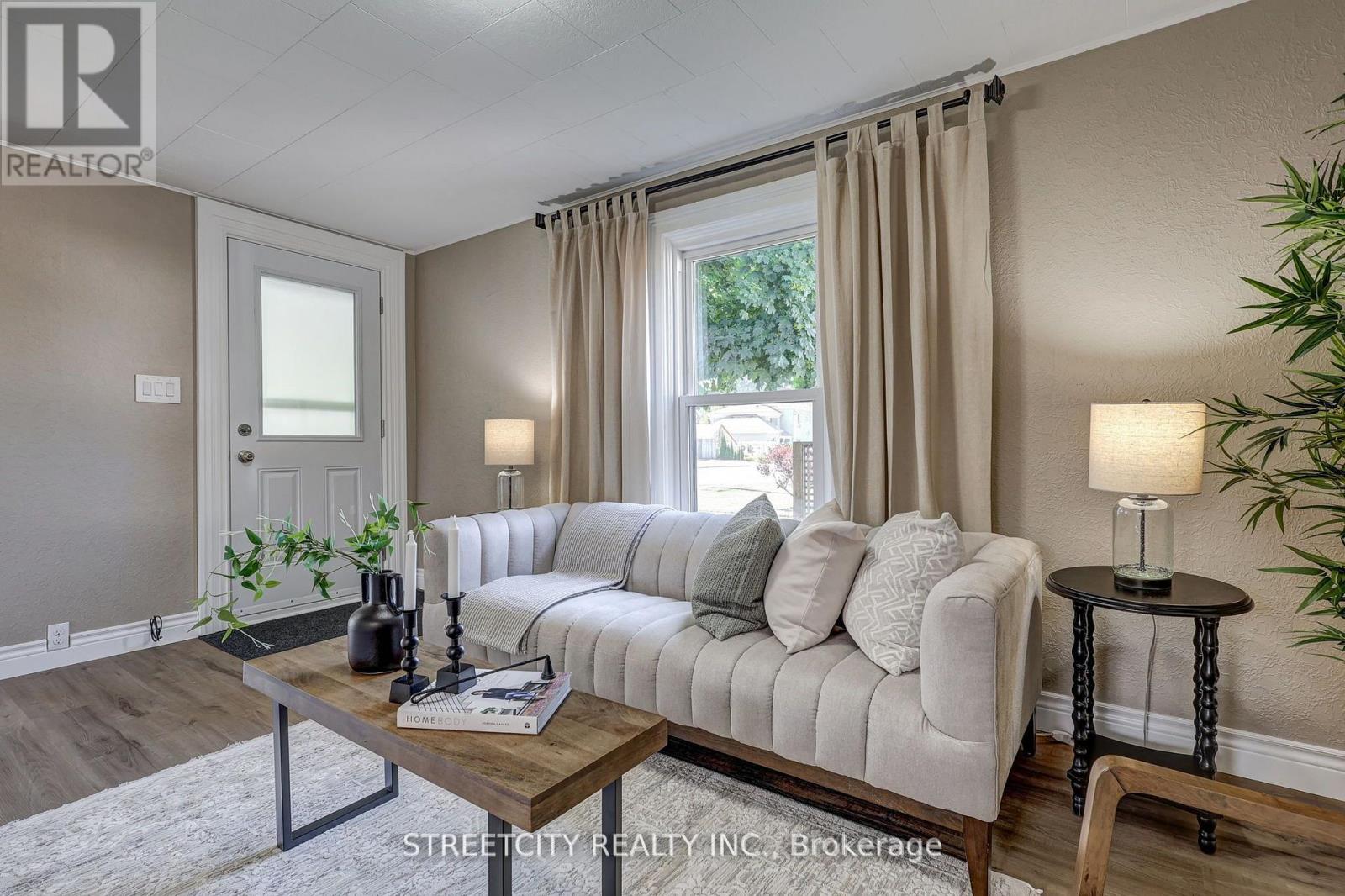 38 St. Andrew Street, Aylmer, Ontario  N5H 2N1 - Photo 4 - X12442986