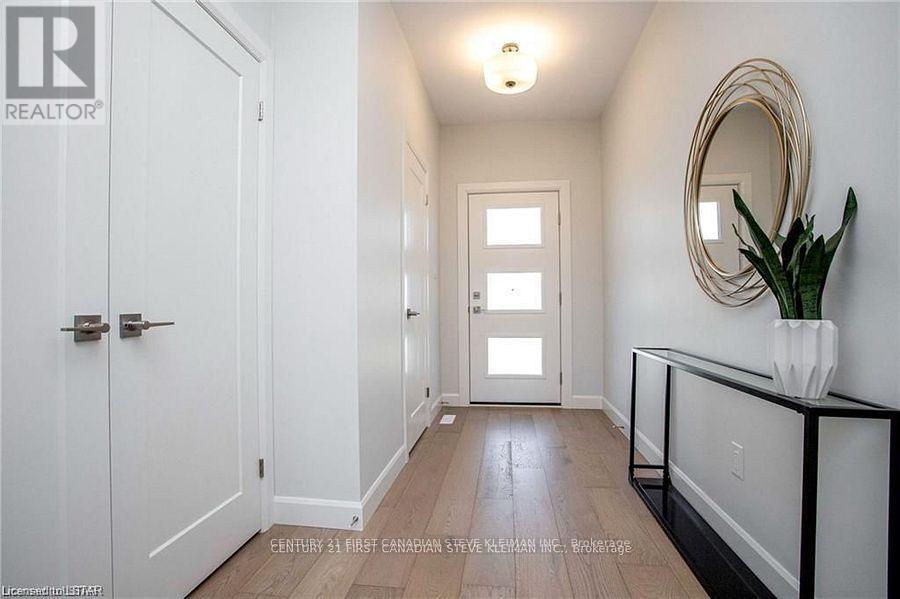 37 - 2700 Buroak Drive, London North (North S), Ontario  N6G 5B6 - Photo 2 - X12442989
