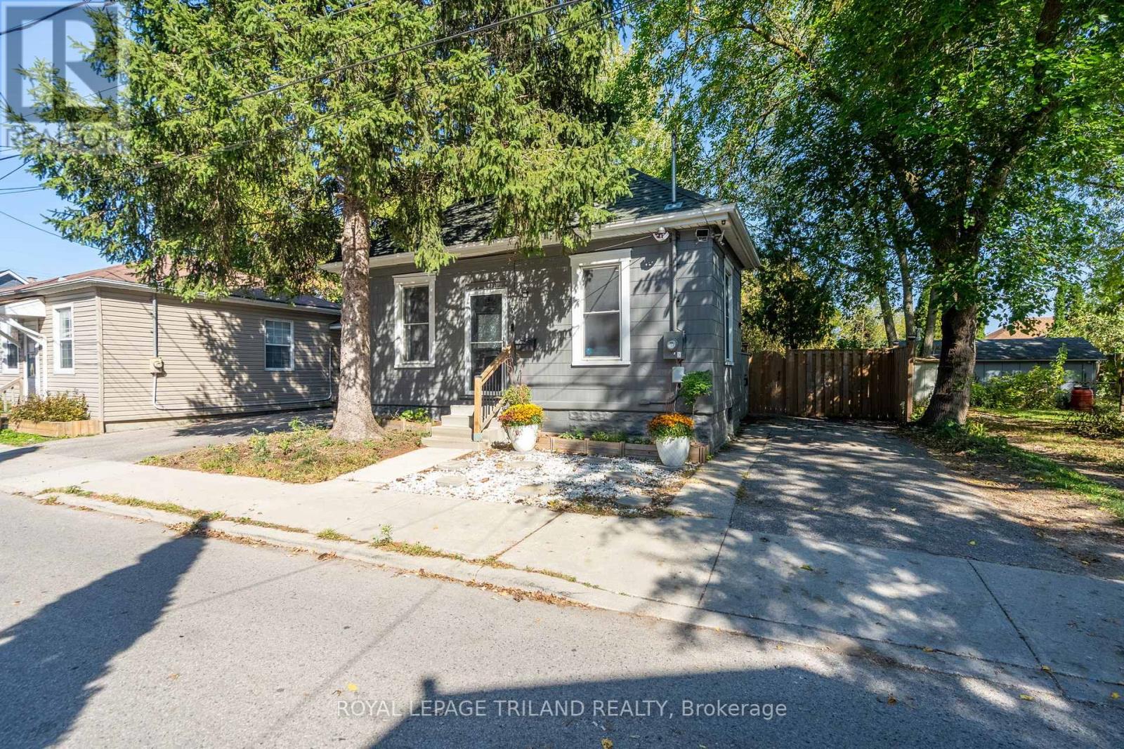 3 Henry Street, London East (East K), Ontario  N6B 2L6 - Photo 2 - X12443100