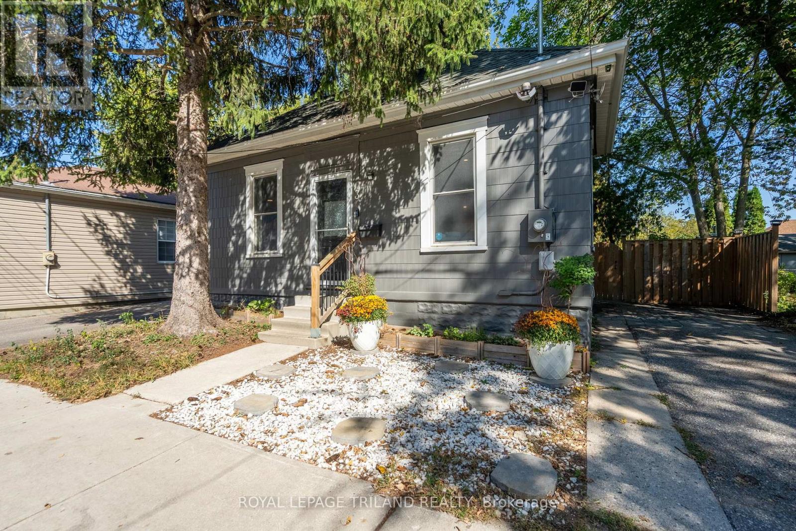 3 Henry Street, London East (East K), Ontario  N6B 2L6 - Photo 5 - X12443100