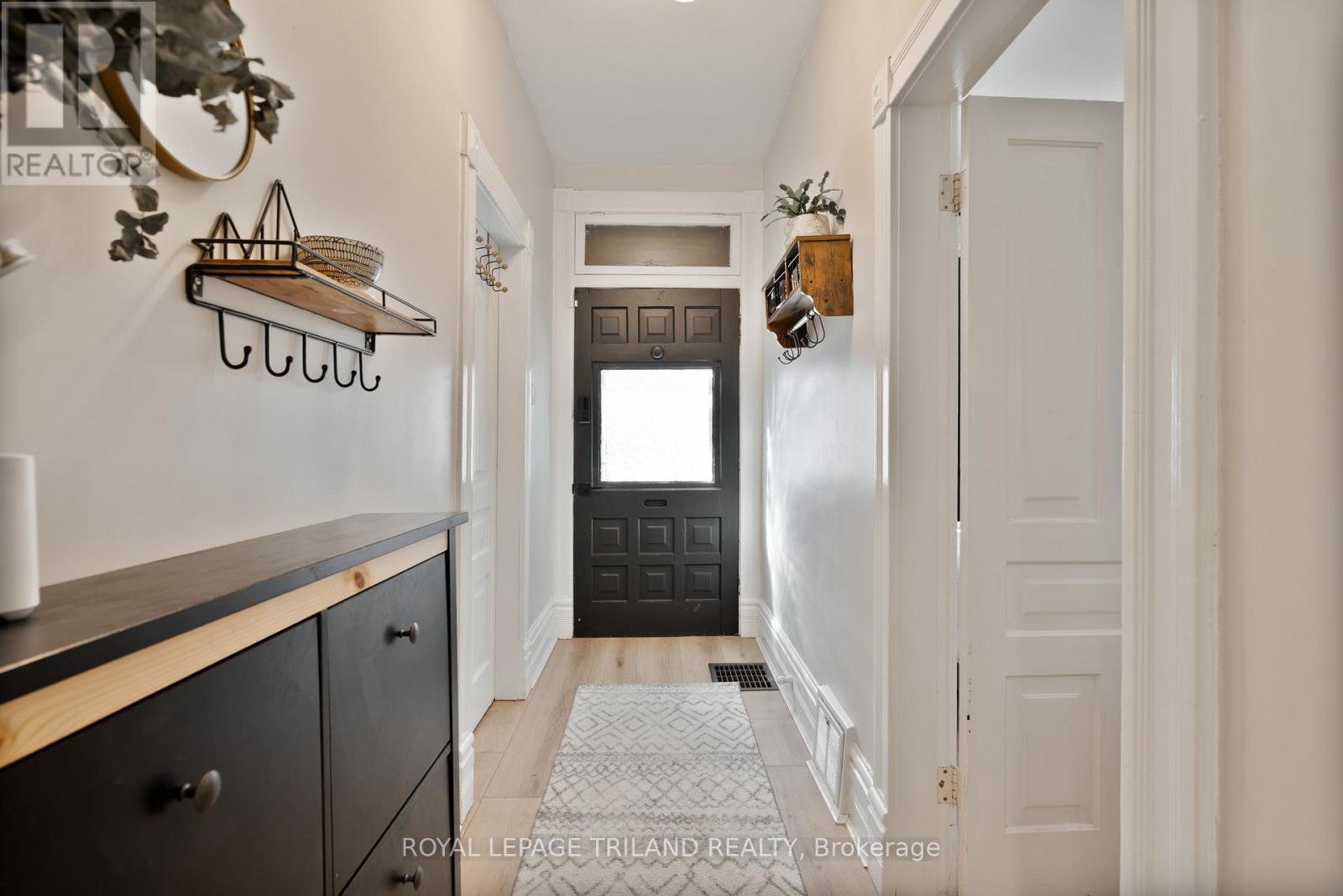 3 Henry Street, London East (East K), Ontario  N6B 2L6 - Photo 6 - X12443100