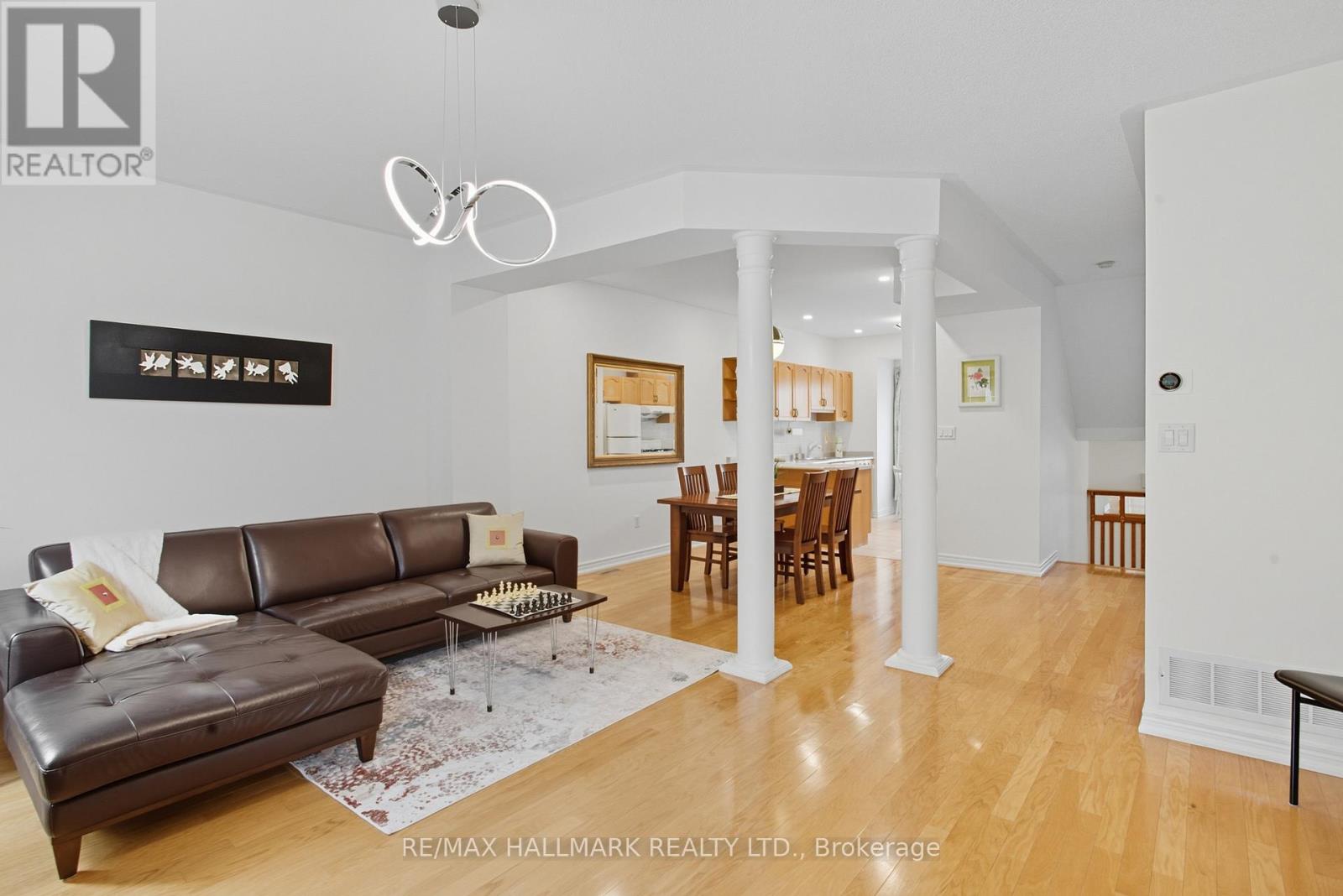 19 Michael Way, Markham (Buttonville), Ontario  L3R 5G4 - Photo 3 - N12442022