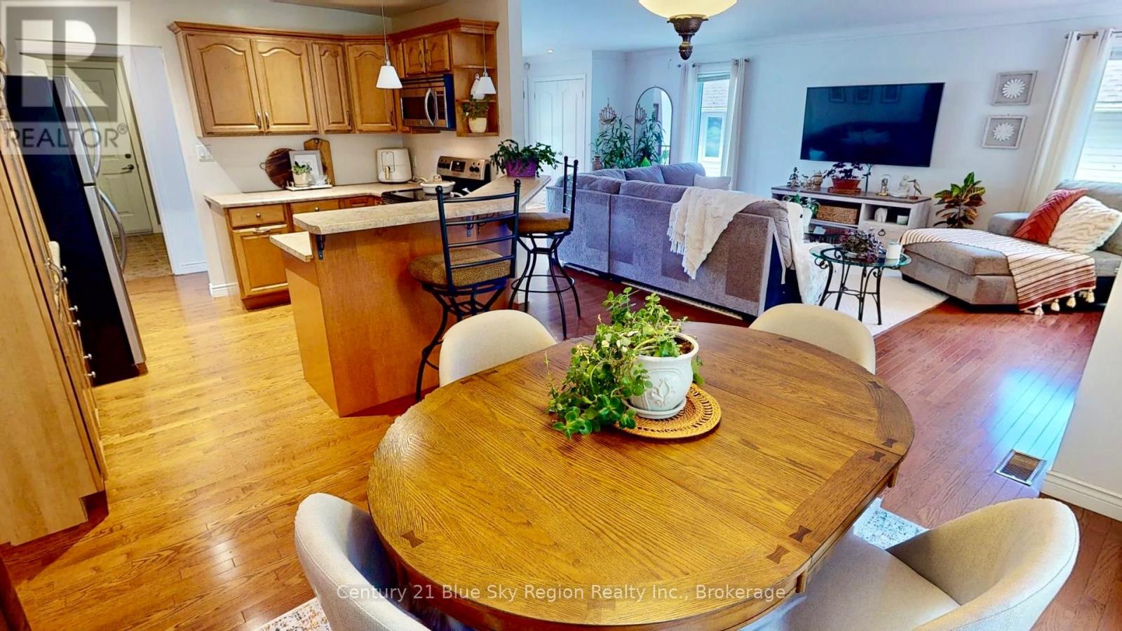 154 Golf Course Road, Callander, Ontario  P0H 1H0 - Photo 11 - X12301900