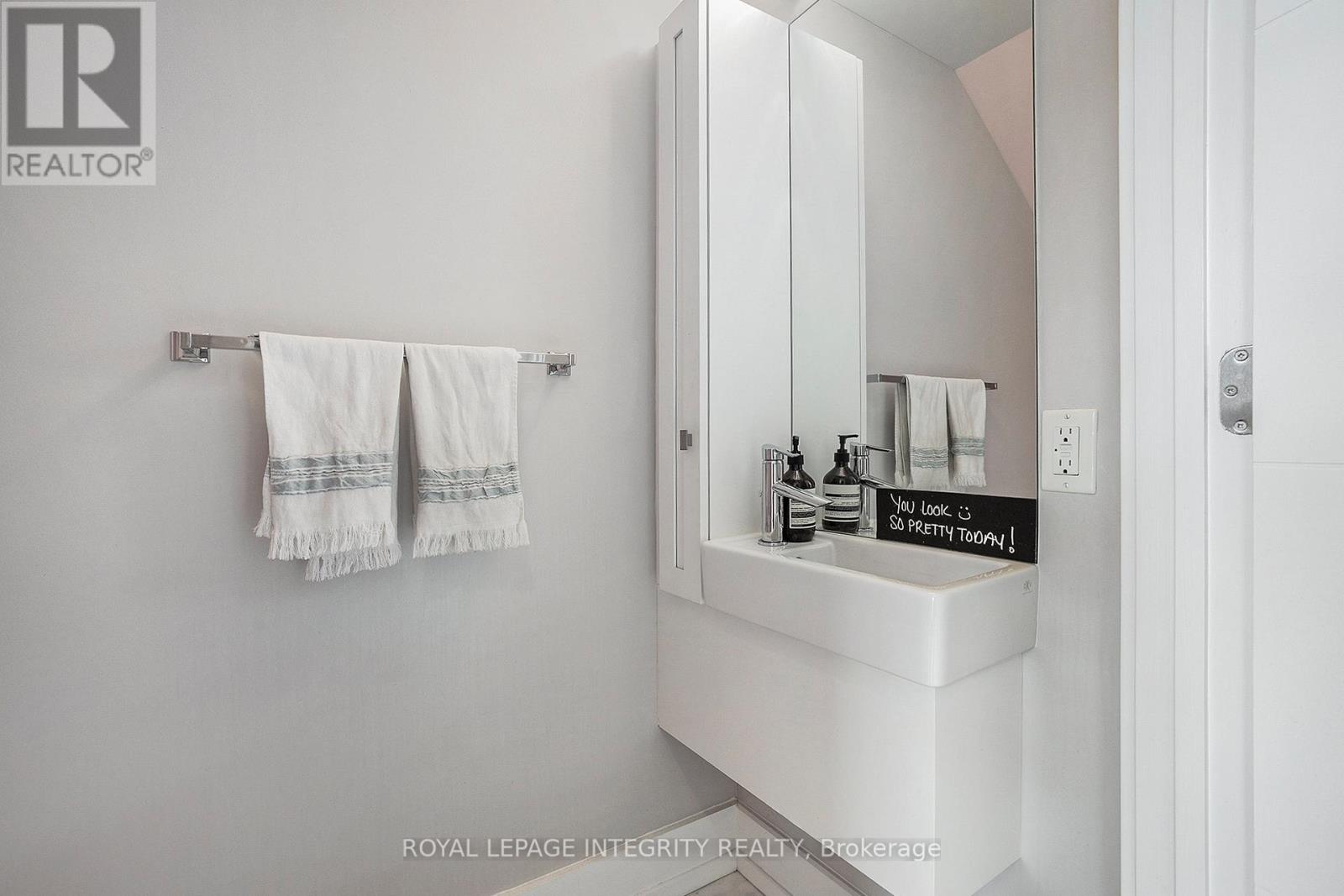 212 - 197 Lisgar Street, Ottawa, Ontario  K2P 0C3 - Photo 5 - X12442988