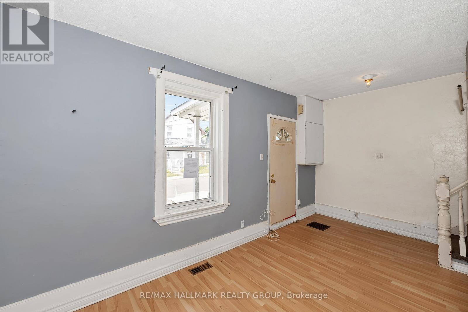 243 Harriet Street, Arnprior, Ontario  K7S 2T4 - Photo 14 - X12443098