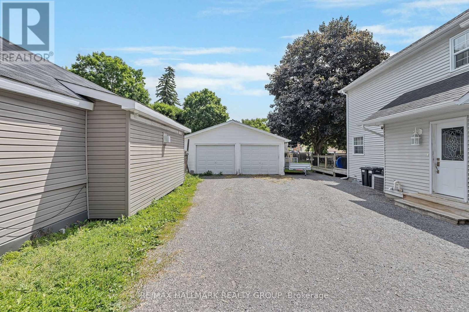 243 Harriet Street, Arnprior, Ontario  K7S 2T4 - Photo 5 - X12443098