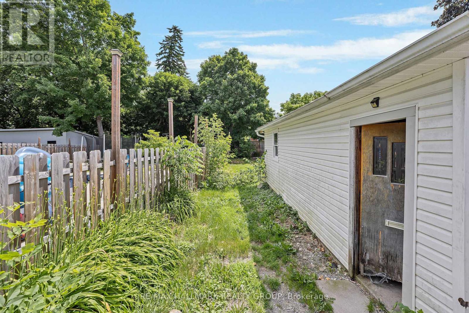243 Harriet Street, Arnprior, Ontario  K7S 2T4 - Photo 6 - X12443098