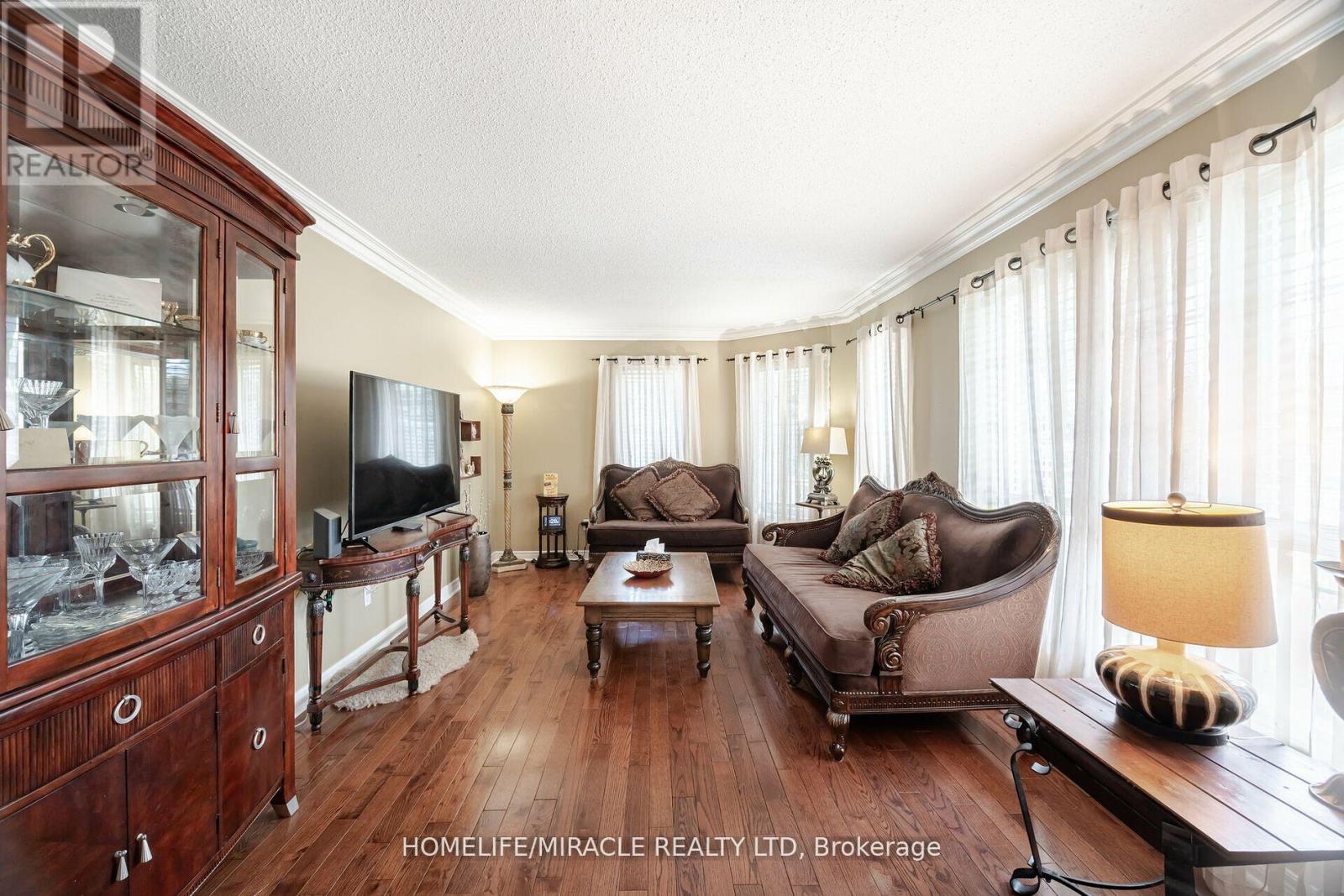 129 Van Scott Drive, Brampton, Ontario  L7A 2C7 - Photo 9 - W12378196