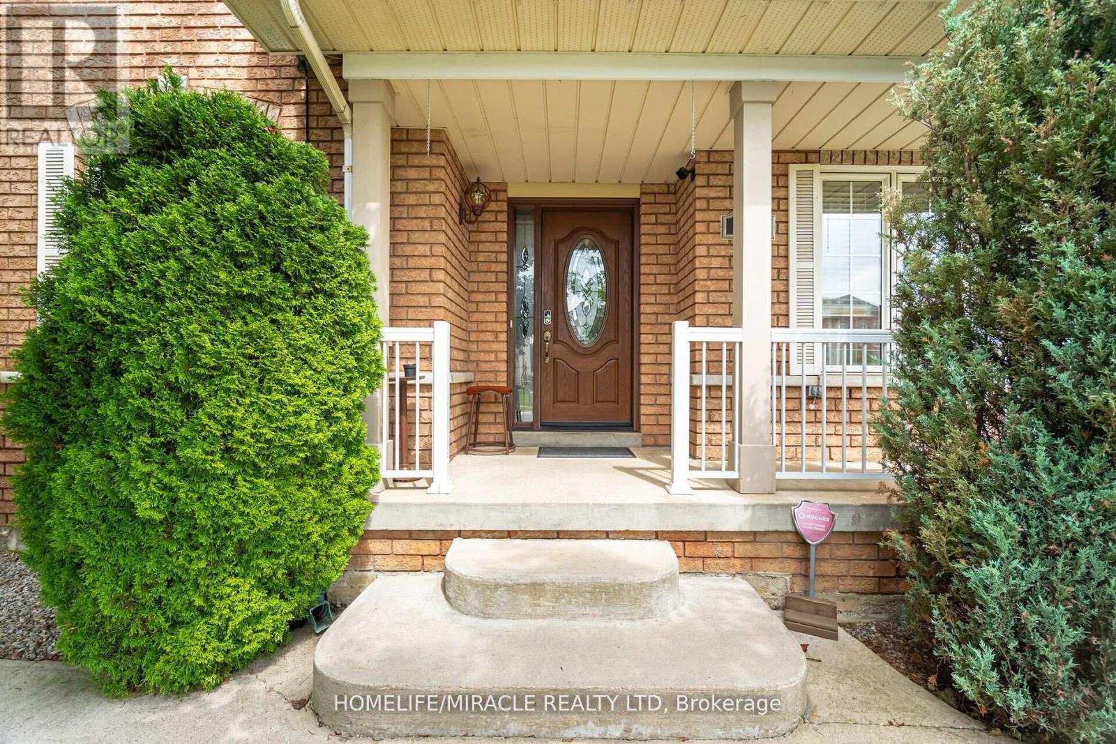 129 Van Scott Drive, Brampton, Ontario  L7A 2C7 - Photo 5 - W12378196