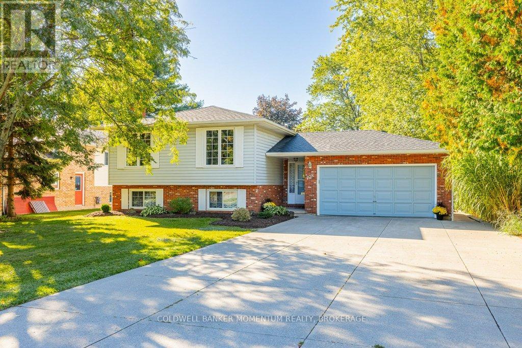 738 Welland Road, Pelham (Fenwick), Ontario  L0S 1C0 - Photo 1 - X12442962