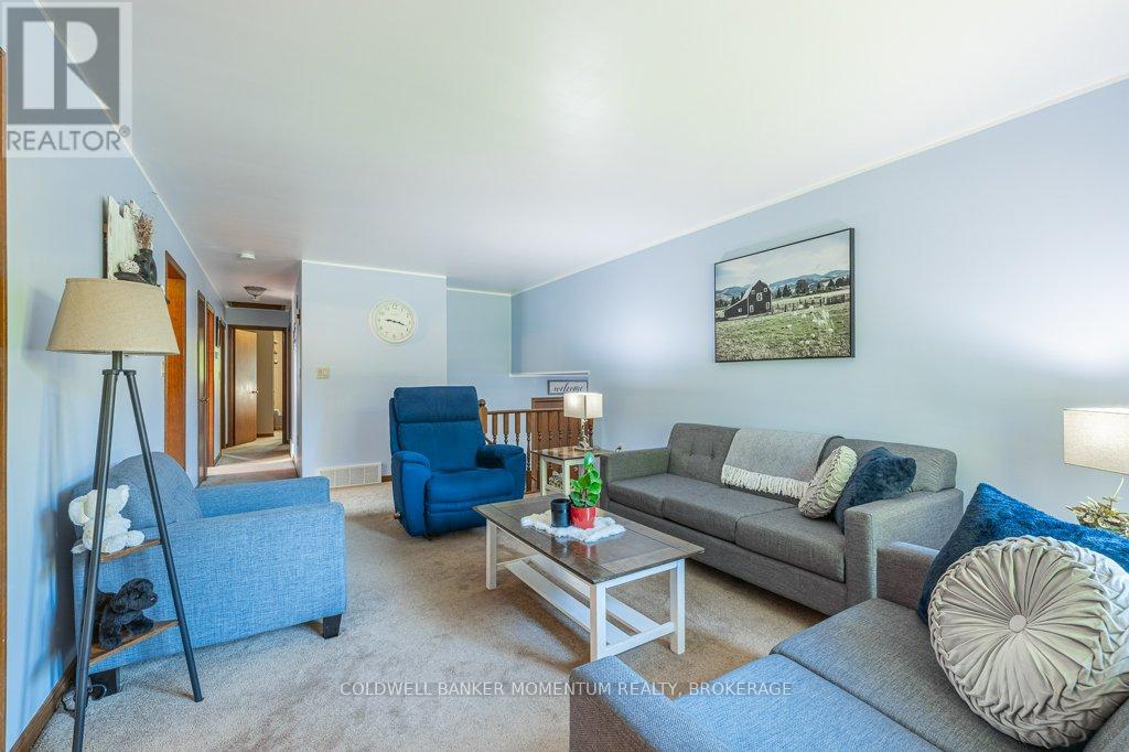 738 Welland Road, Pelham (Fenwick), Ontario  L0S 1C0 - Photo 10 - X12442962