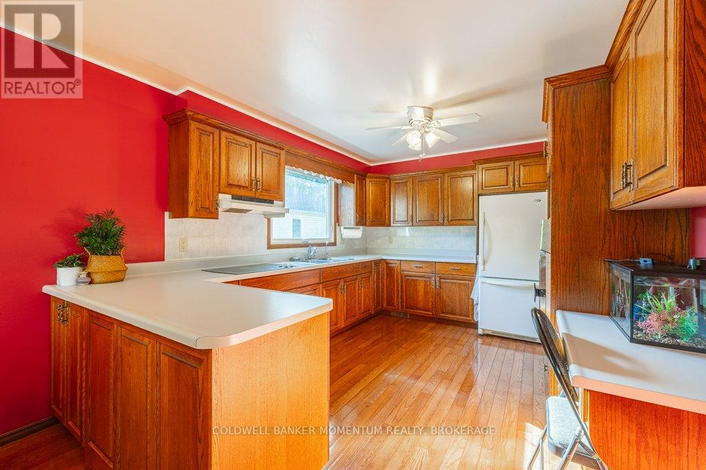 738 Welland Road, Pelham (Fenwick), Ontario  L0S 1C0 - Photo 15 - X12442962