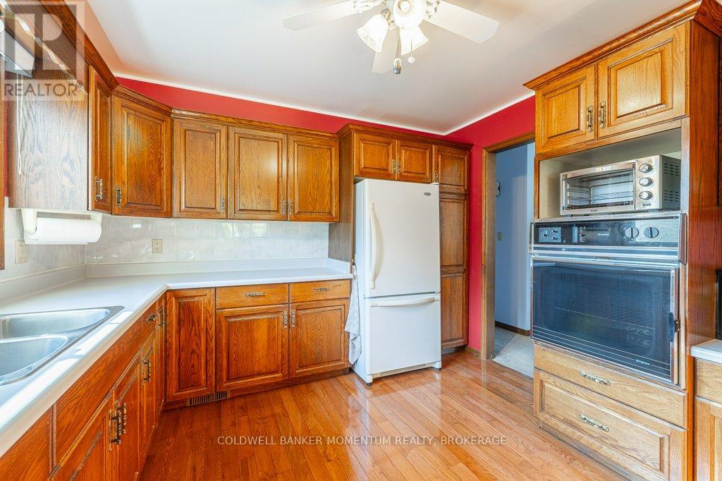 738 Welland Road, Pelham (Fenwick), Ontario  L0S 1C0 - Photo 17 - X12442962