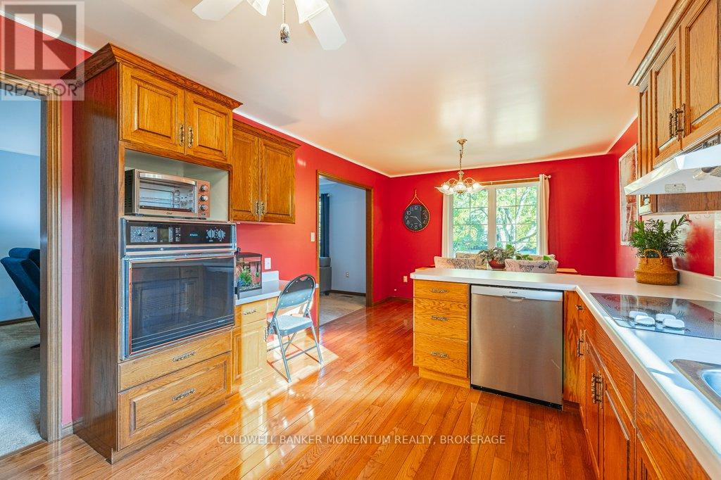 738 Welland Road, Pelham (Fenwick), Ontario  L0S 1C0 - Photo 19 - X12442962