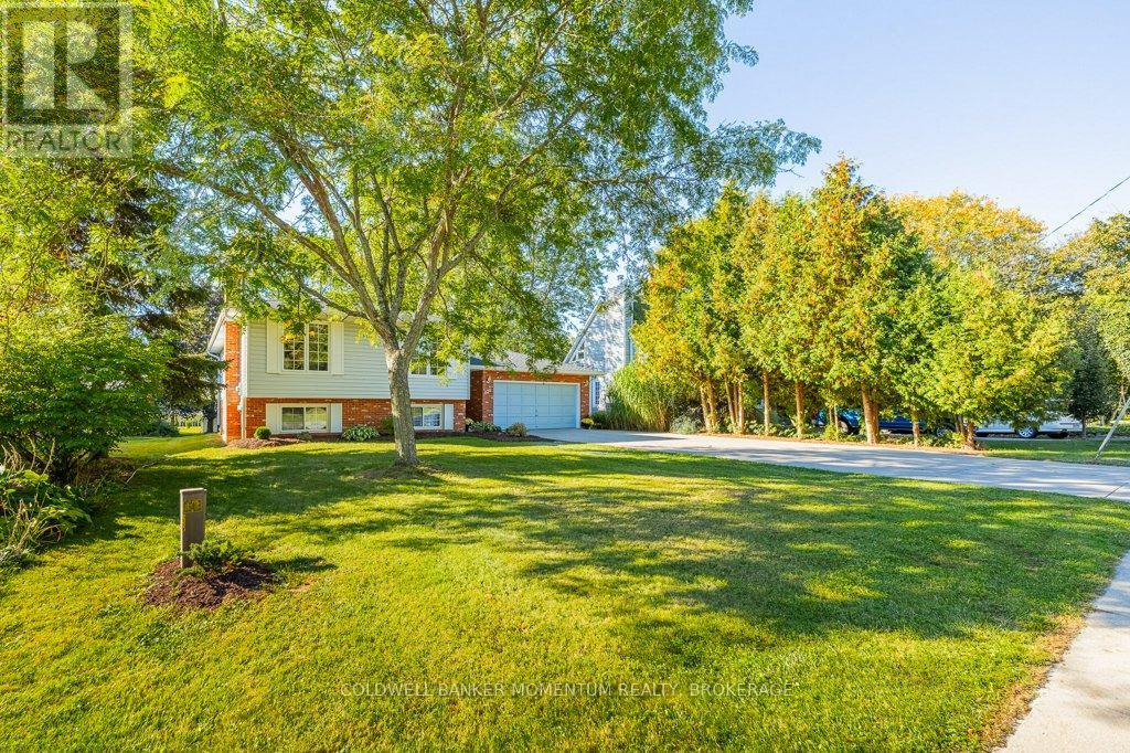 738 Welland Road, Pelham (Fenwick), Ontario  L0S 1C0 - Photo 2 - X12442962