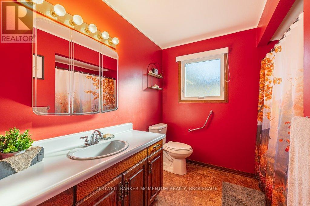 738 Welland Road, Pelham (Fenwick), Ontario  L0S 1C0 - Photo 22 - X12442962