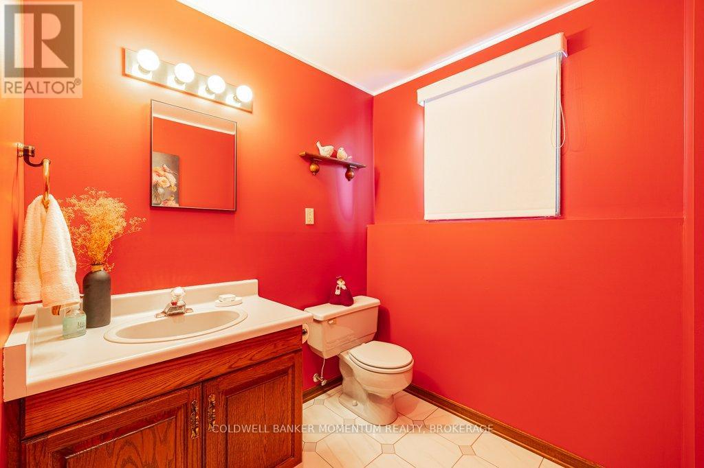 738 Welland Road, Pelham (Fenwick), Ontario  L0S 1C0 - Photo 32 - X12442962