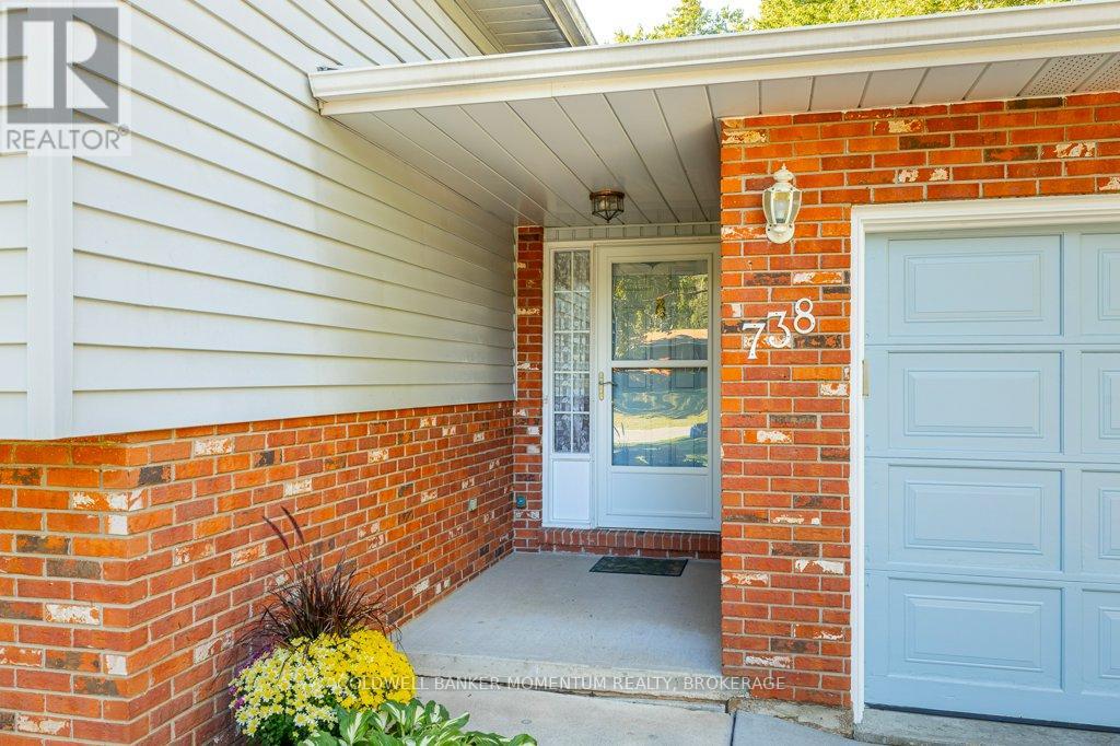 738 Welland Road, Pelham (Fenwick), Ontario  L0S 1C0 - Photo 5 - X12442962