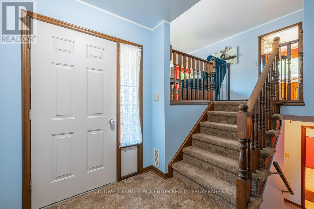 738 Welland Road, Pelham (Fenwick), Ontario  L0S 1C0 - Photo 6 - X12442962