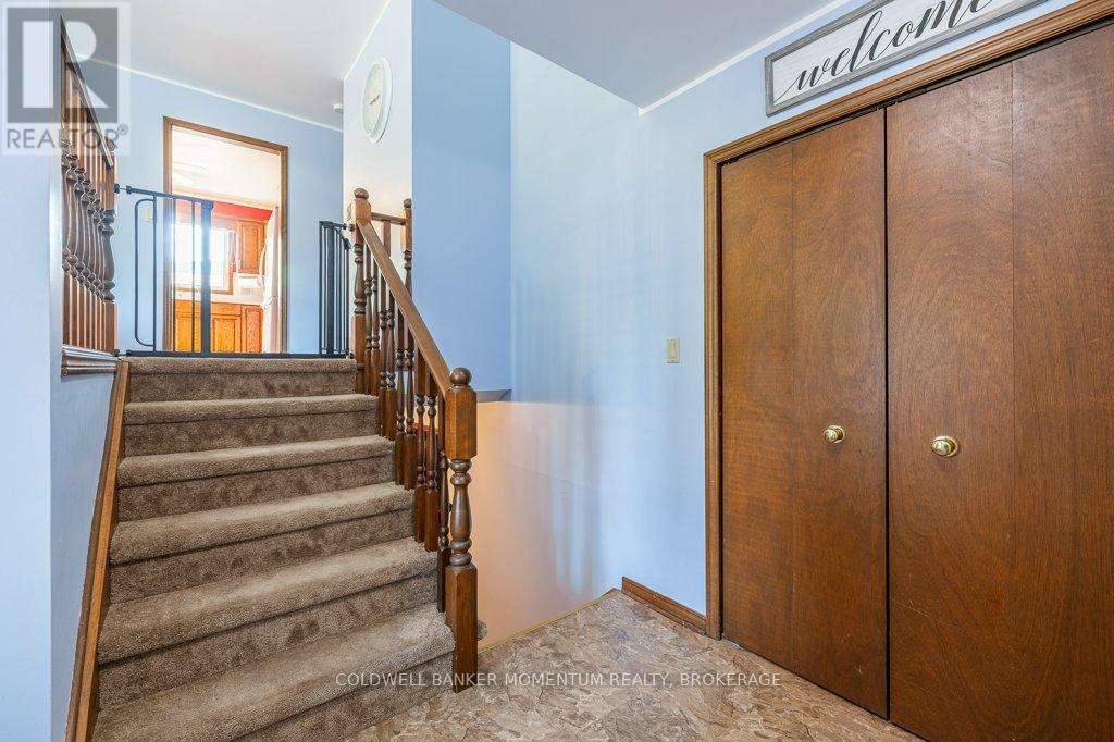 738 Welland Road, Pelham (Fenwick), Ontario  L0S 1C0 - Photo 7 - X12442962
