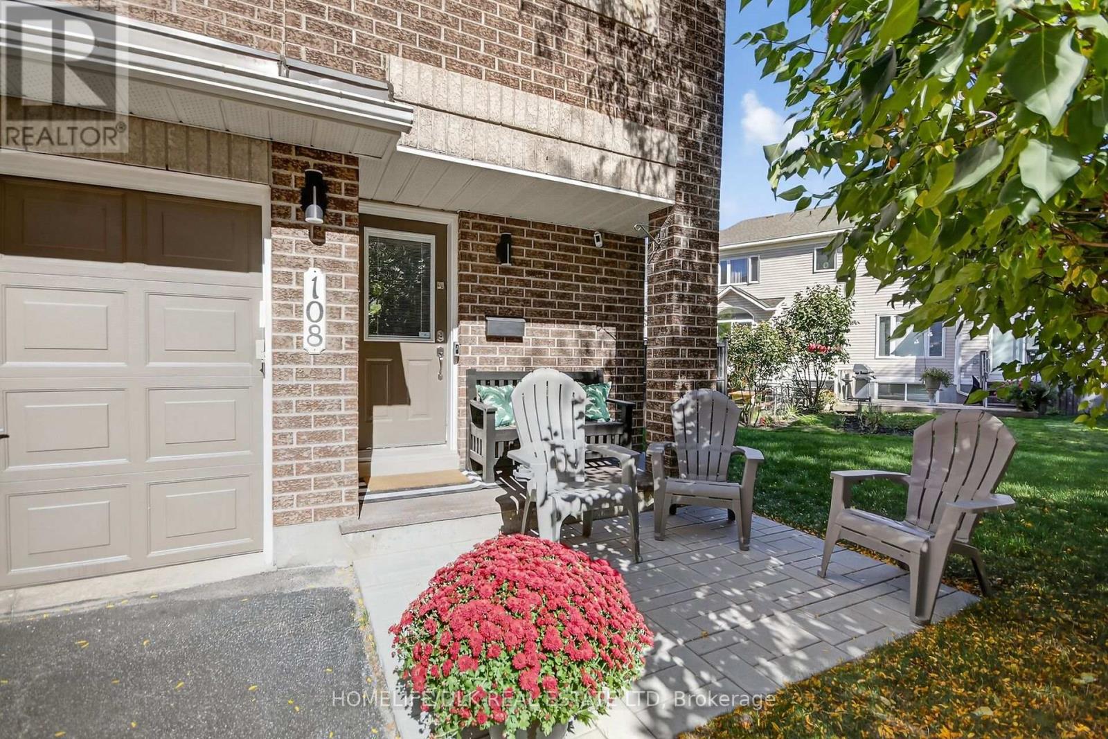 108 Landover Crescent, Ottawa, Ontario  K2M 2W4 - Photo 2 - X12442169