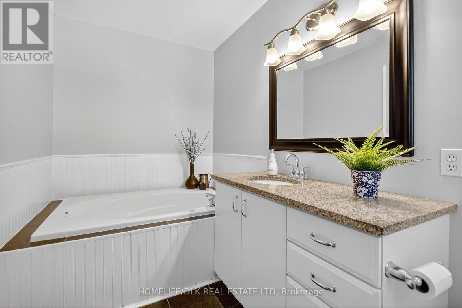 108 Landover Crescent, Ottawa, Ontario  K2M 2W4 - Photo 20 - X12442169