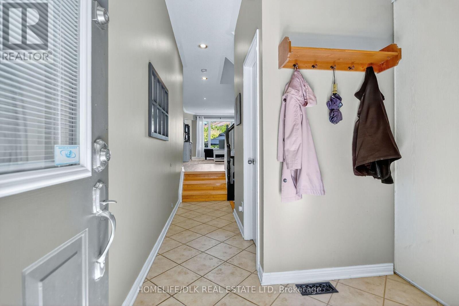 108 Landover Crescent, Ottawa, Ontario  K2M 2W4 - Photo 3 - X12442169