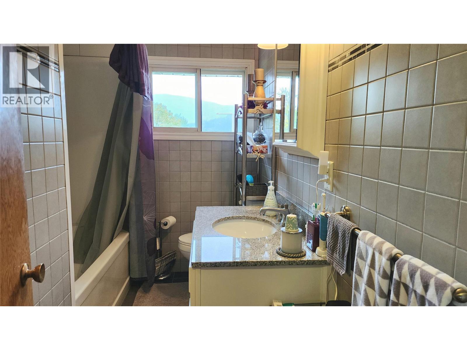 2109 Thompson Avenue, Rossland, British Columbia  V0G 1Y0 - Photo 13 - 10364351