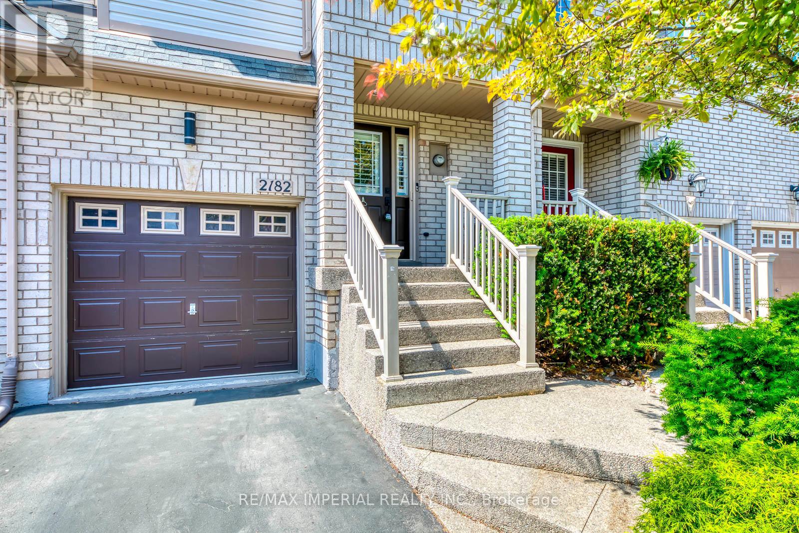 2182 Oakpoint Road, Oakville, Ontario  L6M 3N4 - Photo 4 - W12366933