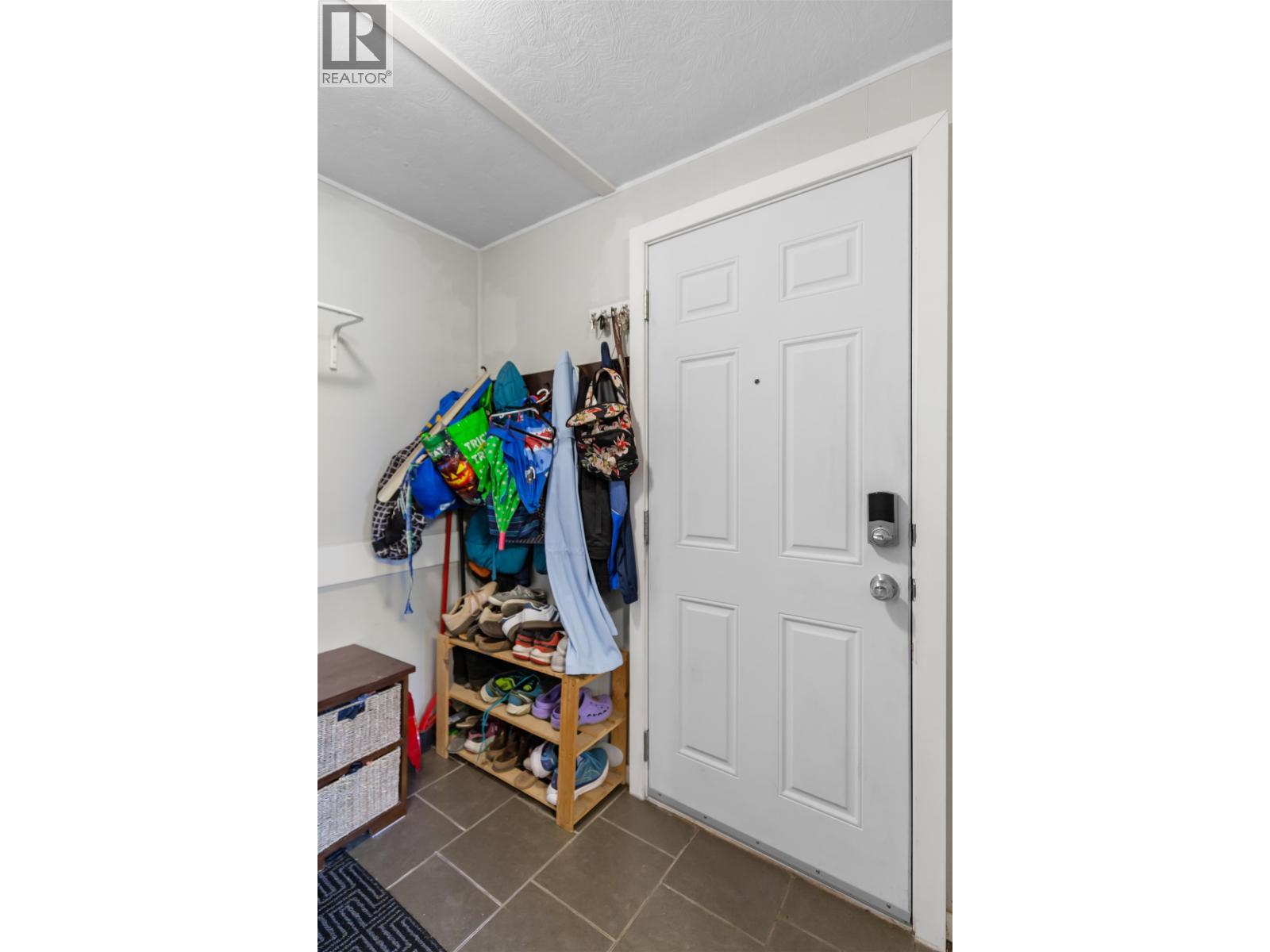 2274 Ball Place, Prince George, British Columbia  V2K 3C6 - Photo 3 - R3054884