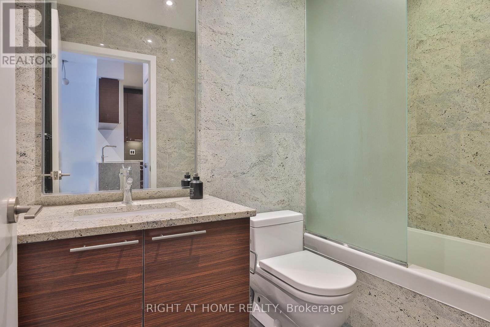 625 - 1 Market Street, Toronto, Ontario  M5E 0A2 - Photo 7 - C12442860