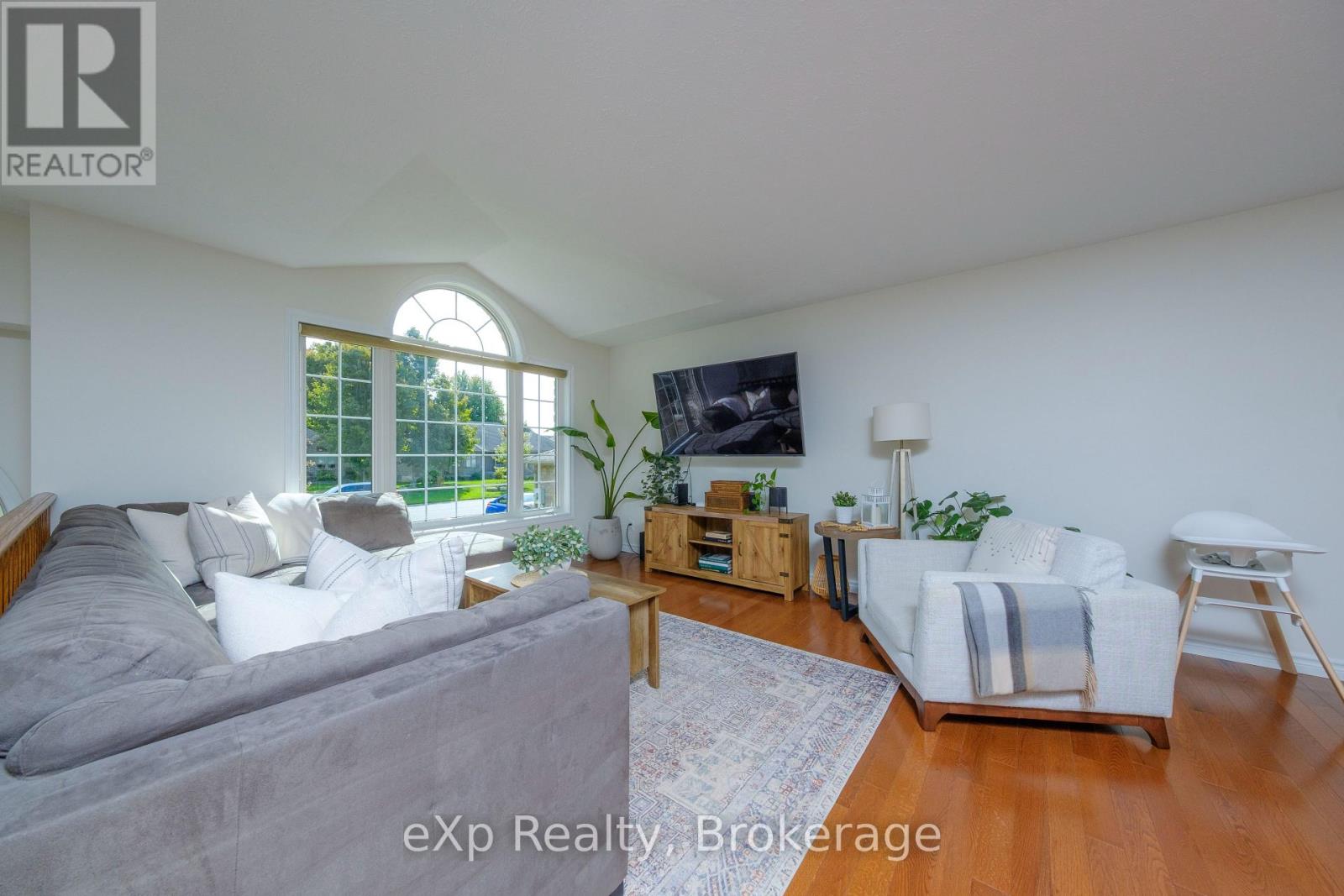 348 Stickel Street, Saugeen Shores, Ontario  N0H 2C1 - Photo 11 - X12443059