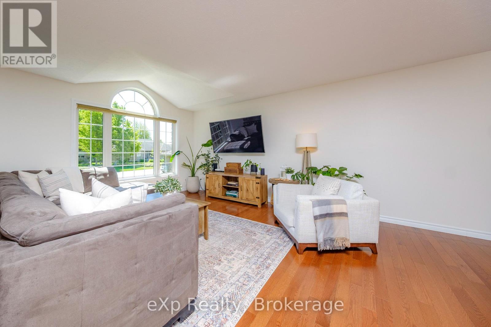 348 Stickel Street, Saugeen Shores, Ontario  N0H 2C1 - Photo 9 - X12443059