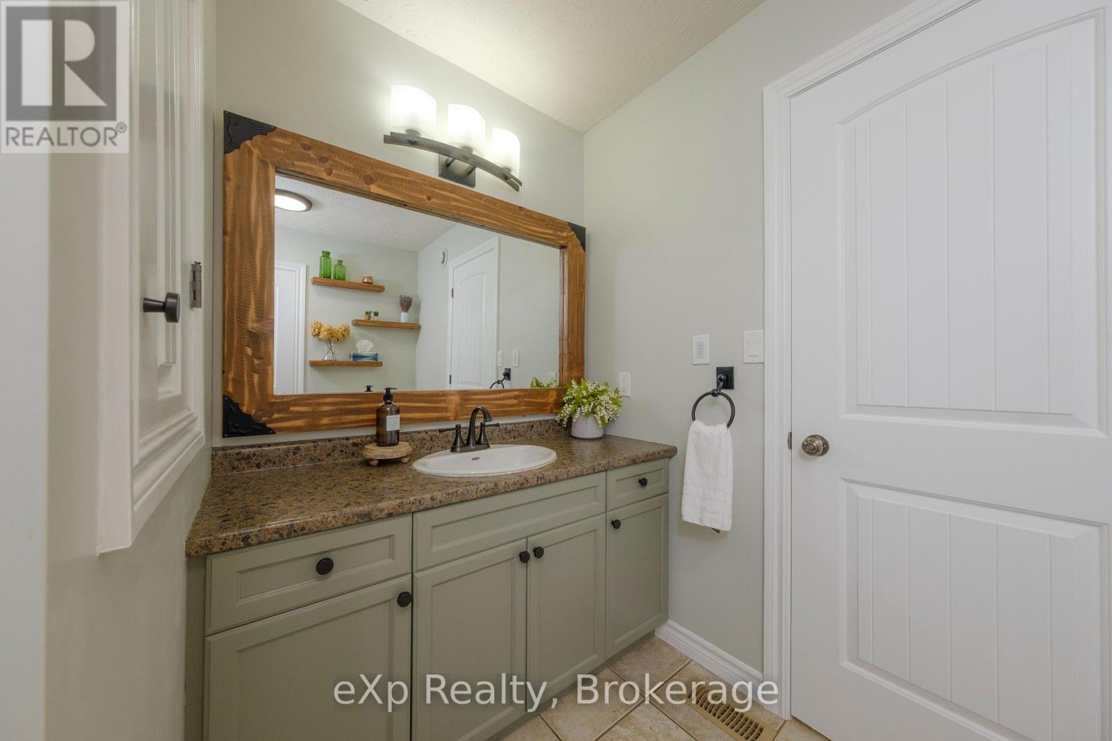 348 Stickel Street, Saugeen Shores, Ontario  N0H 2C1 - Photo 17 - X12443059