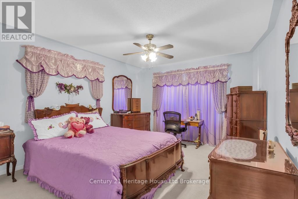 58 Wilkins Crescent, Tillsonburg, Ontario  N4G 5M5 - Photo 10 - X12443120
