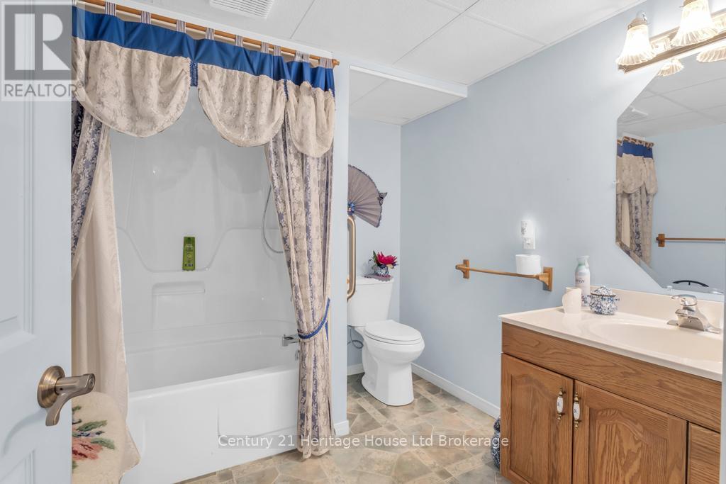 58 Wilkins Crescent, Tillsonburg, Ontario  N4G 5M5 - Photo 13 - X12443120