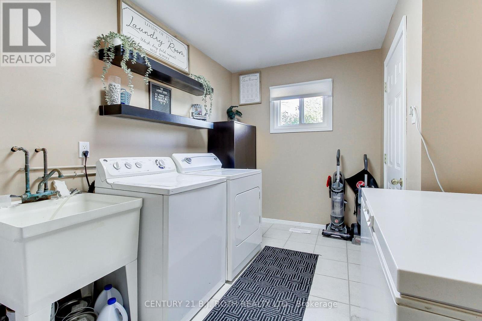 32 Franklin Beach Road, Georgina (Sutton & Jackson's Point), Ontario  L0E 1L0 - Photo 17 - N12442873