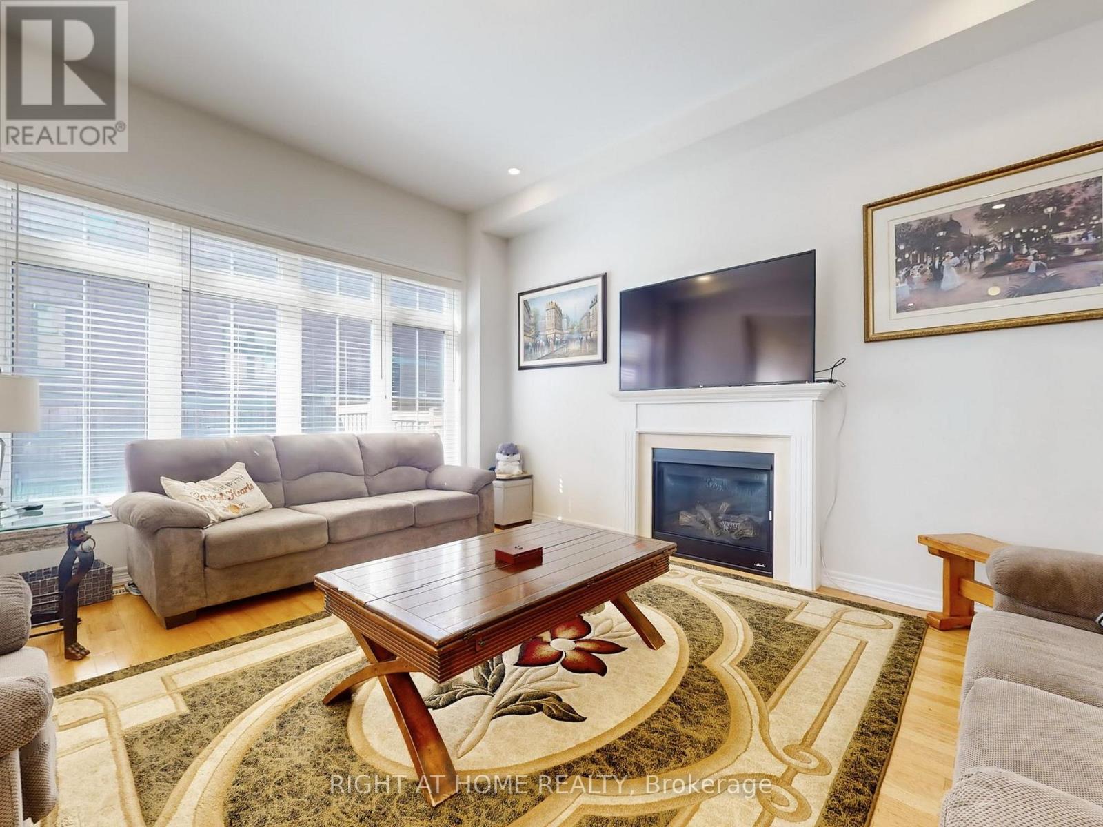 176 Sharon Creek Drive, East Gwillimbury (Sharon), Ontario  L9N 0P9 - Photo 10 - N12442885
