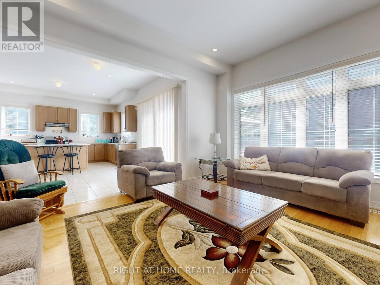 176 Sharon Creek Drive, East Gwillimbury (Sharon), Ontario  L9N 0P9 - Photo 11 - N12442885
