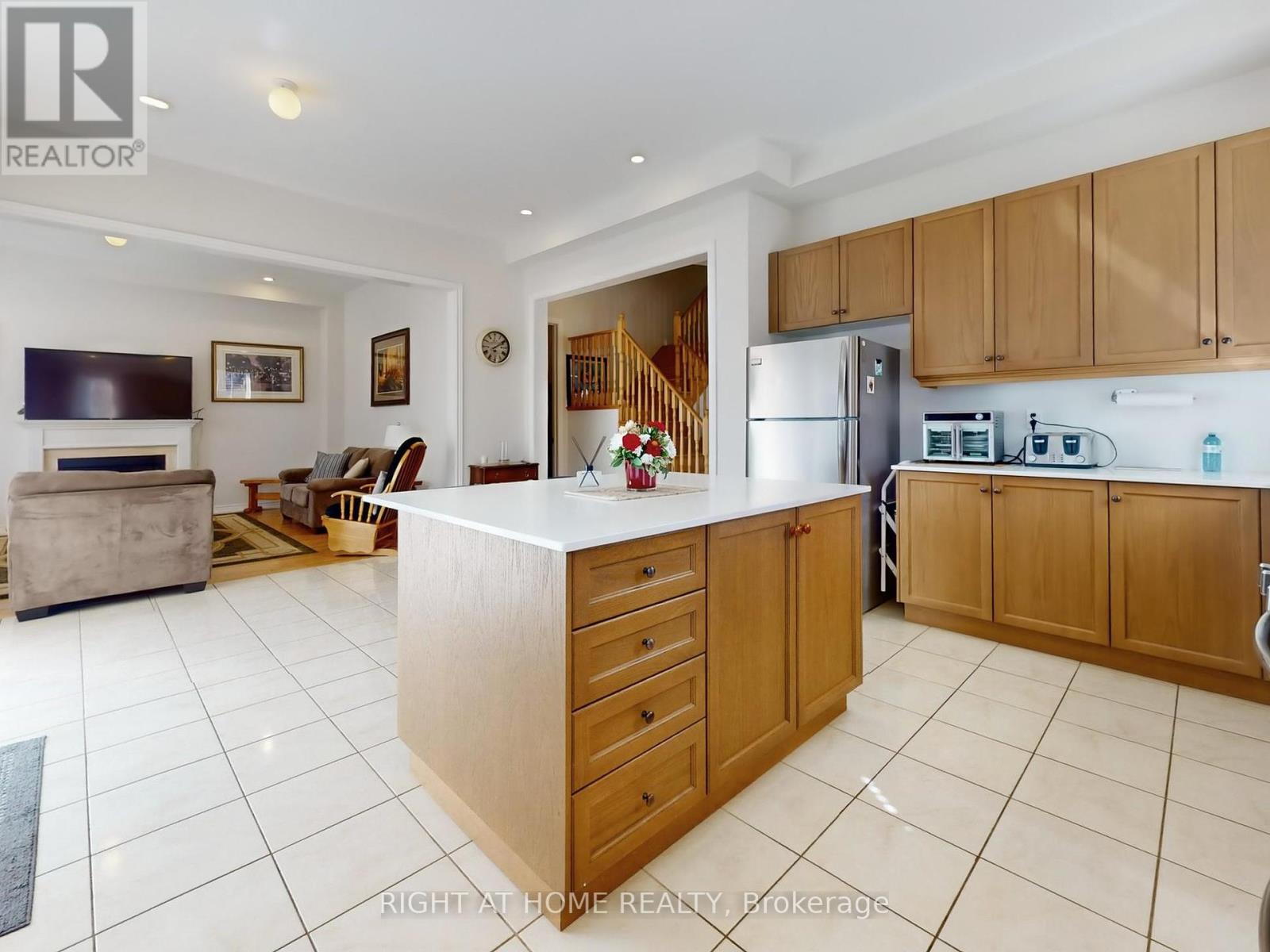 176 Sharon Creek Drive, East Gwillimbury (Sharon), Ontario  L9N 0P9 - Photo 15 - N12442885