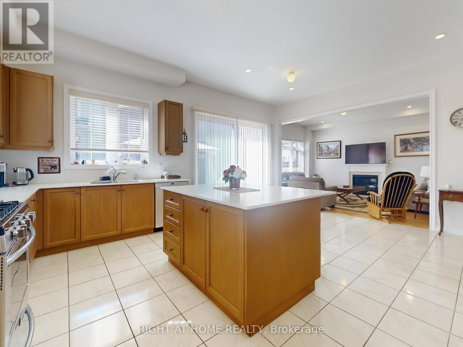 176 Sharon Creek Drive, East Gwillimbury (Sharon), Ontario  L9N 0P9 - Photo 16 - N12442885