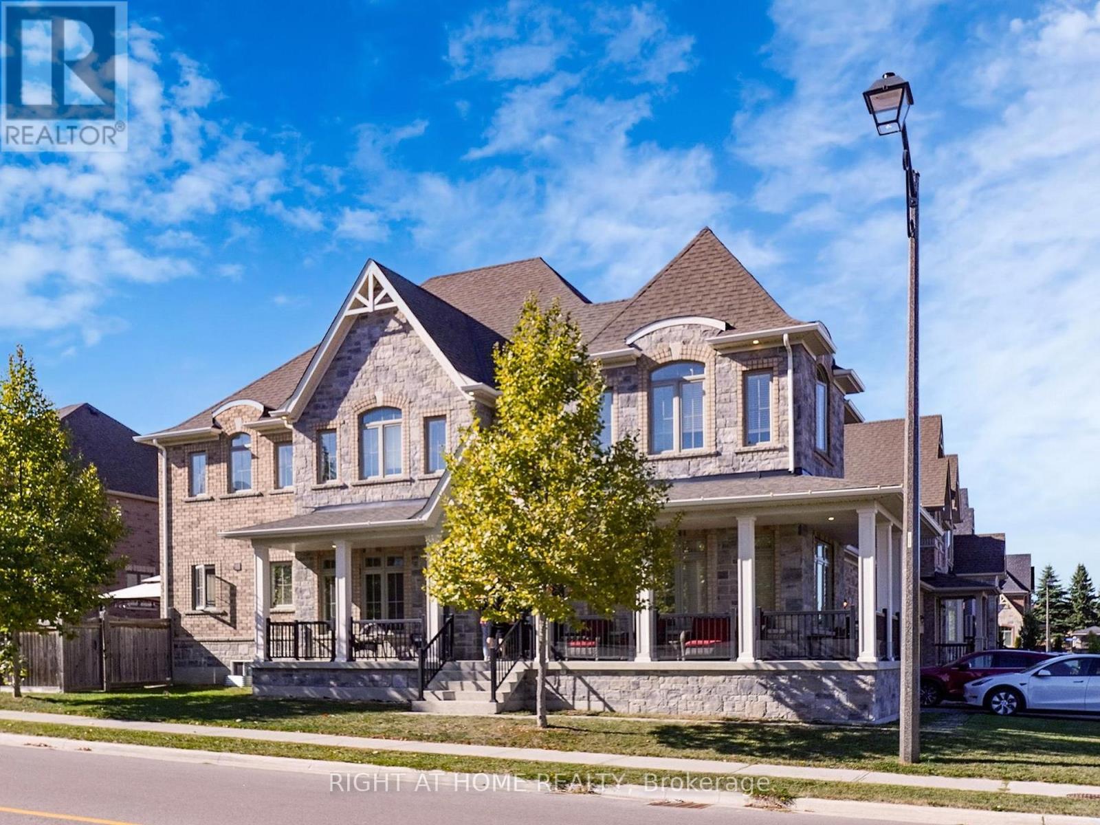 176 Sharon Creek Drive, East Gwillimbury (Sharon), Ontario  L9N 0P9 - Photo 2 - N12442885