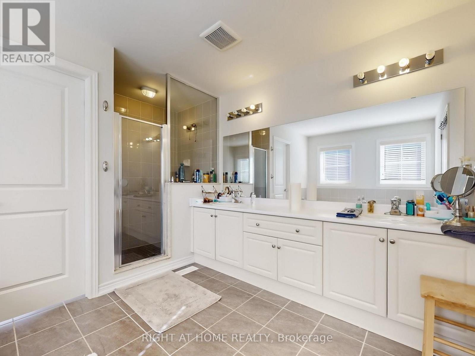 176 Sharon Creek Drive, East Gwillimbury (Sharon), Ontario  L9N 0P9 - Photo 27 - N12442885