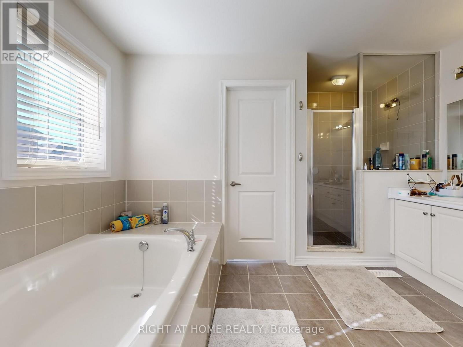 176 Sharon Creek Drive, East Gwillimbury (Sharon), Ontario  L9N 0P9 - Photo 29 - N12442885