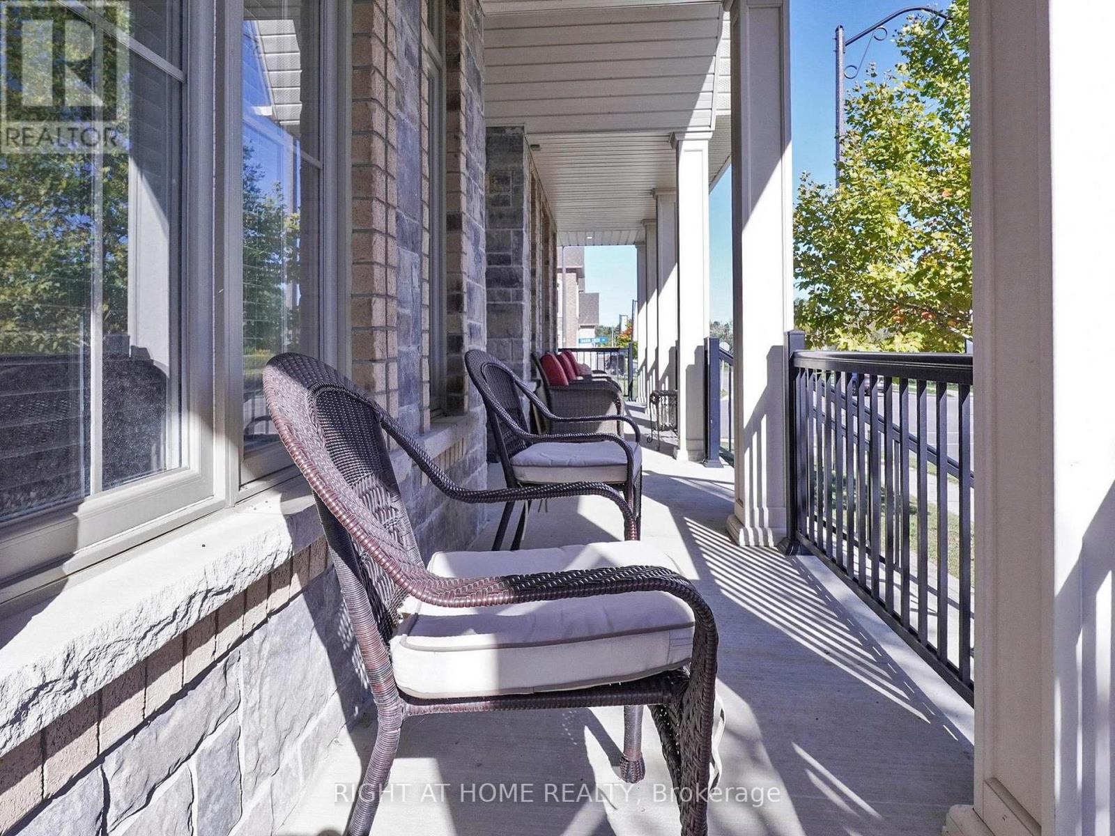 176 Sharon Creek Drive, East Gwillimbury (Sharon), Ontario  L9N 0P9 - Photo 3 - N12442885
