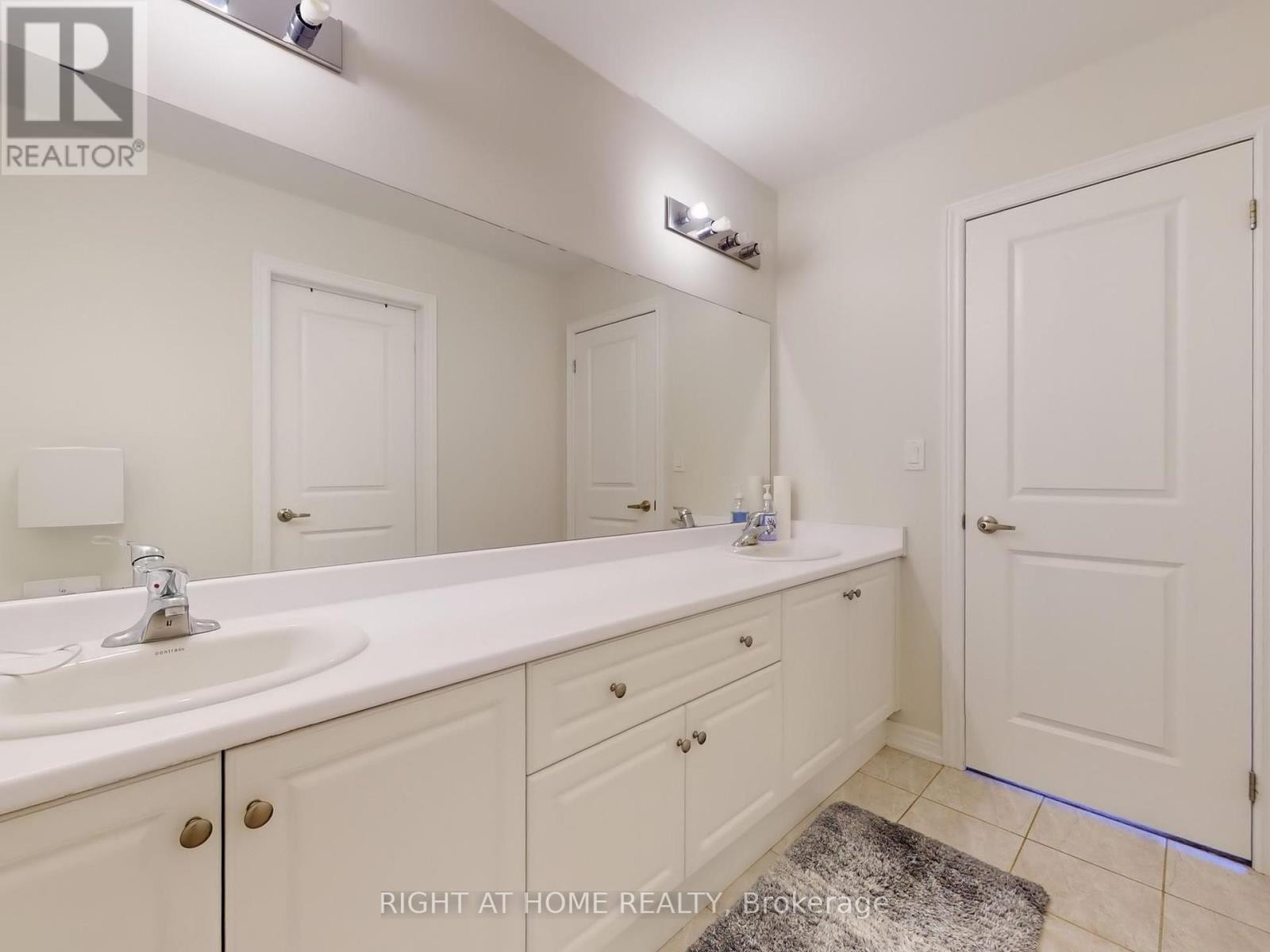 176 Sharon Creek Drive, East Gwillimbury (Sharon), Ontario  L9N 0P9 - Photo 33 - N12442885
