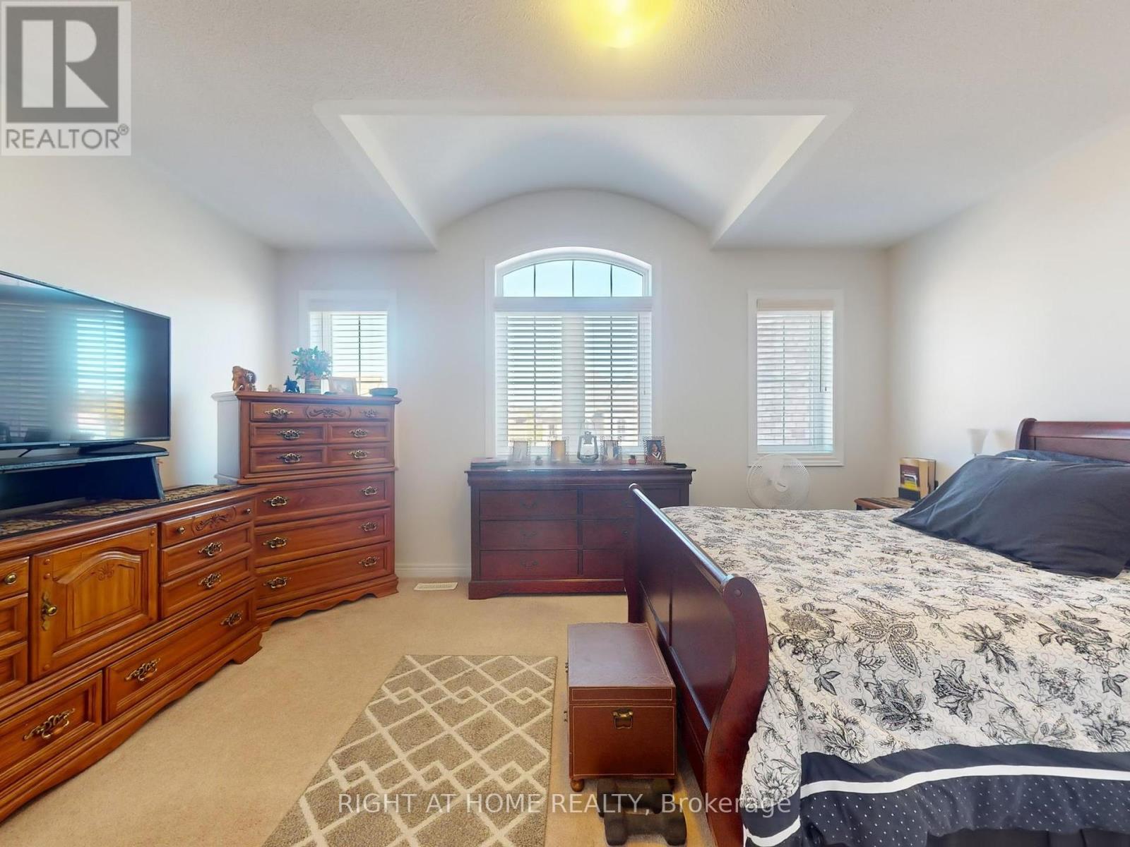 176 Sharon Creek Drive, East Gwillimbury (Sharon), Ontario  L9N 0P9 - Photo 34 - N12442885