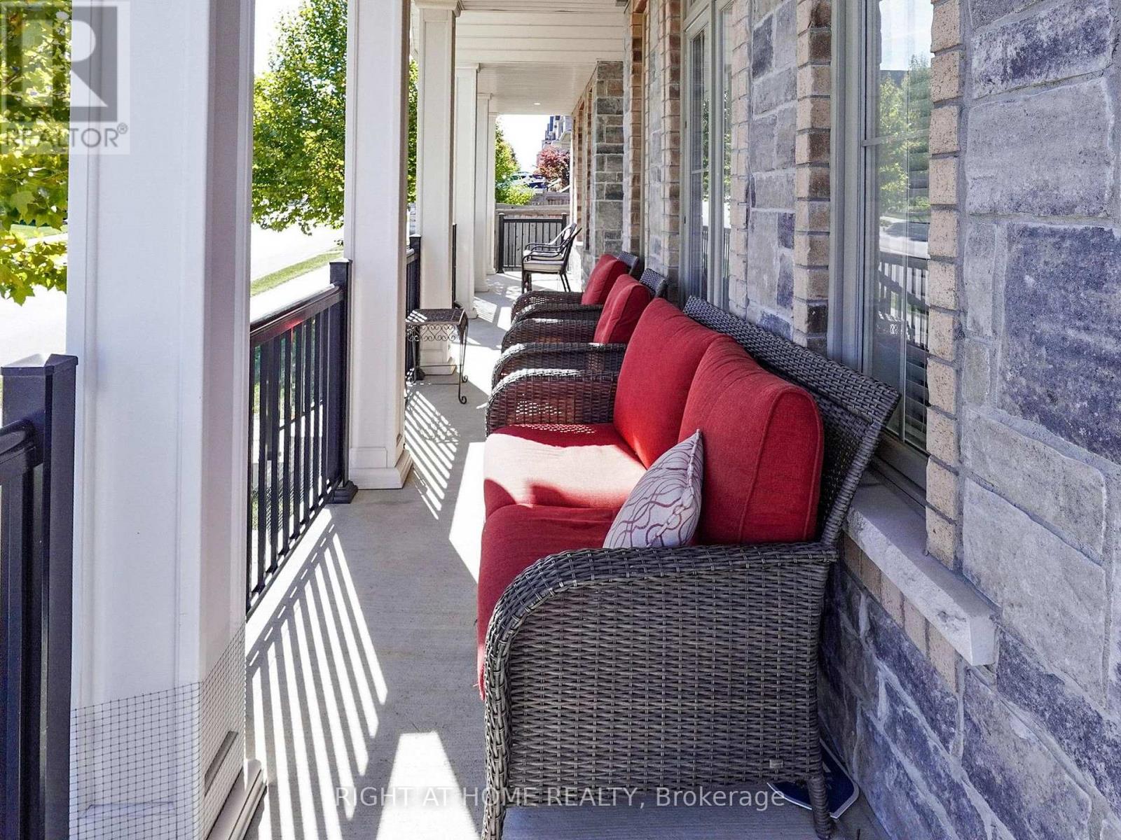 176 Sharon Creek Drive, East Gwillimbury (Sharon), Ontario  L9N 0P9 - Photo 4 - N12442885