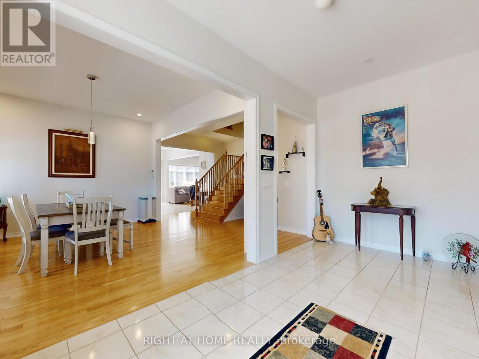 176 Sharon Creek Drive, East Gwillimbury (Sharon), Ontario  L9N 0P9 - Photo 6 - N12442885